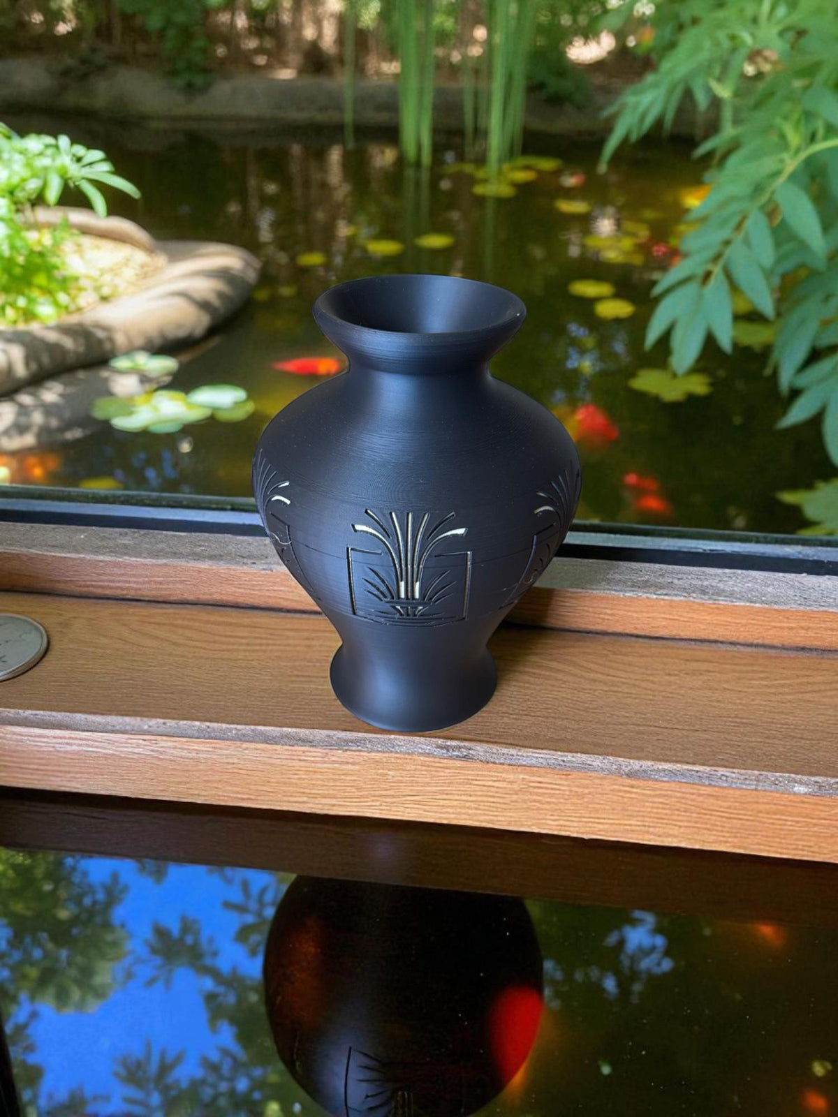 Fountain Vase Art Deco Black Gold Home Decor  Classic Hourglass Vase with Fountain Relief, Elegant Centerpiece for Modern Interiors
