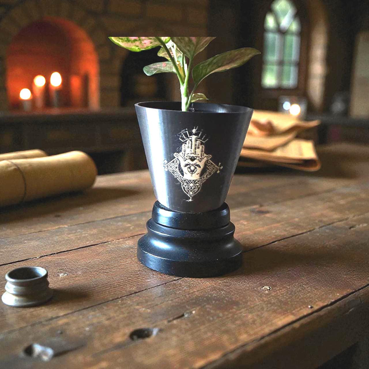 CELTIC CLADDAGH CACHEPOT, Irish Love Loyalty Friendship Symbol, Heritage Planter, Black and Gold Pot, Traditional Gaelic Home Gift, 1571