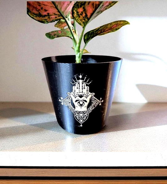 CELTIC CLADDAGH CACHEPOT, Irish Love Loyalty Friendship Symbol, Heritage Planter, Black and Gold Pot, Traditional Gaelic Home Gift, 1571