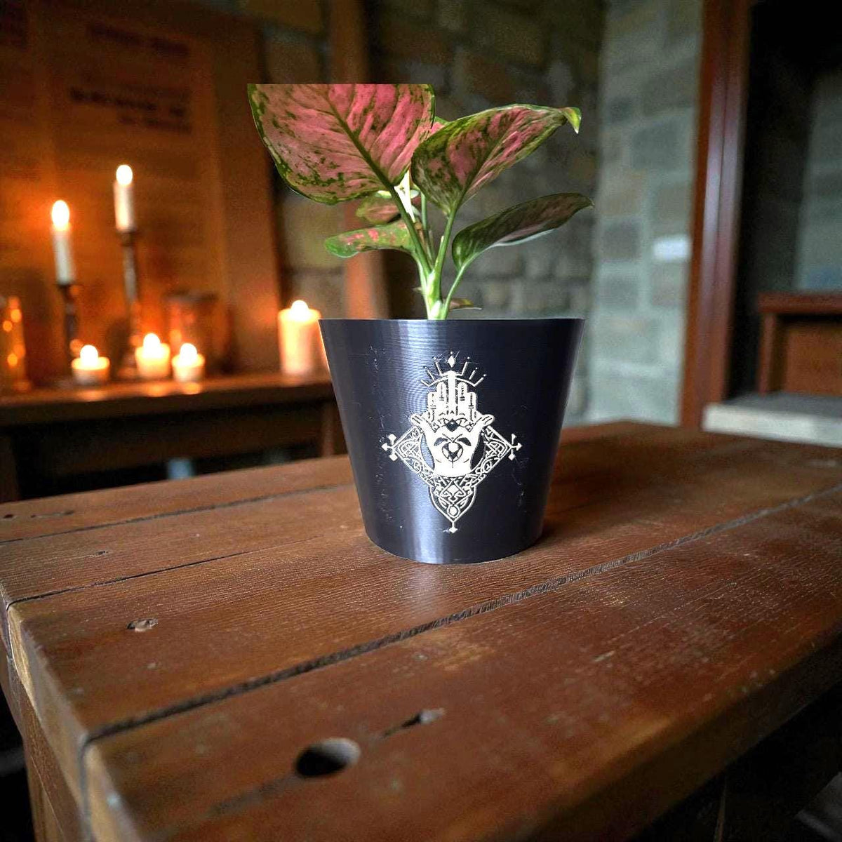 CELTIC CLADDAGH CACHEPOT, Irish Love Loyalty Friendship Symbol, Heritage Planter, Black and Gold Pot, Traditional Gaelic Home Gift, 1571
