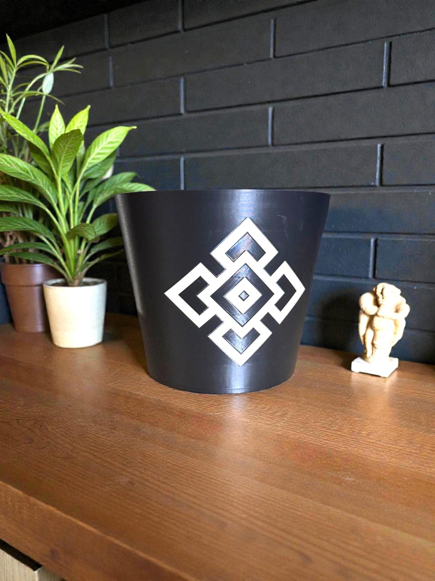 ANDEAN Interlocking Cachepot, MODERN Geometric Planter Cover, Black and Ivory Pot Sleeve, Minimal Boho Desk Decor, Housewarming GIFT