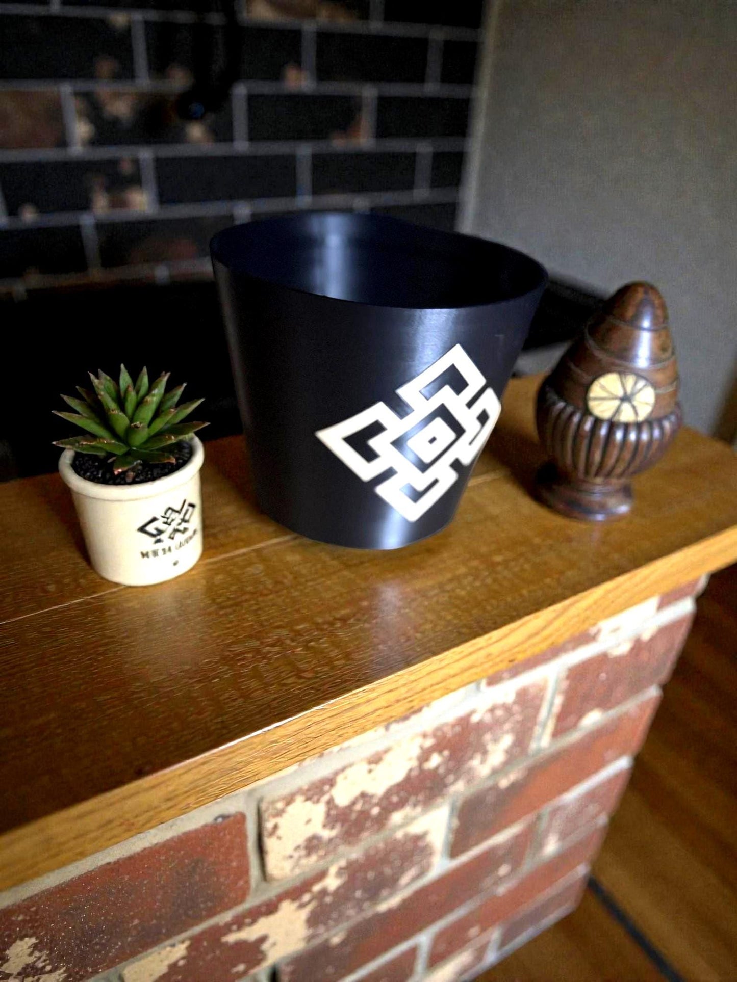 ANDEAN Interlocking Cachepot, MODERN Geometric Planter Cover, Black and Ivory Pot Sleeve, Minimal Boho Desk Decor, Housewarming GIFT