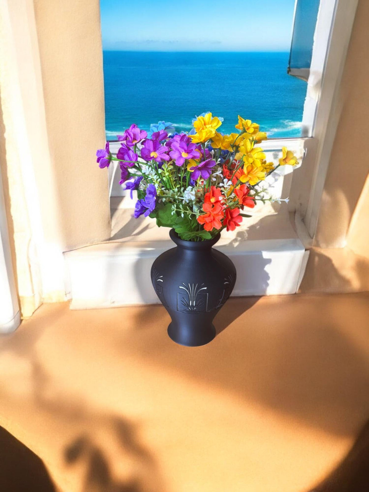 Fountain Vase Art Deco Black Gold Home Decor  Classic Hourglass Vase with Fountain Relief, Elegant Centerpiece for Modern Interiors