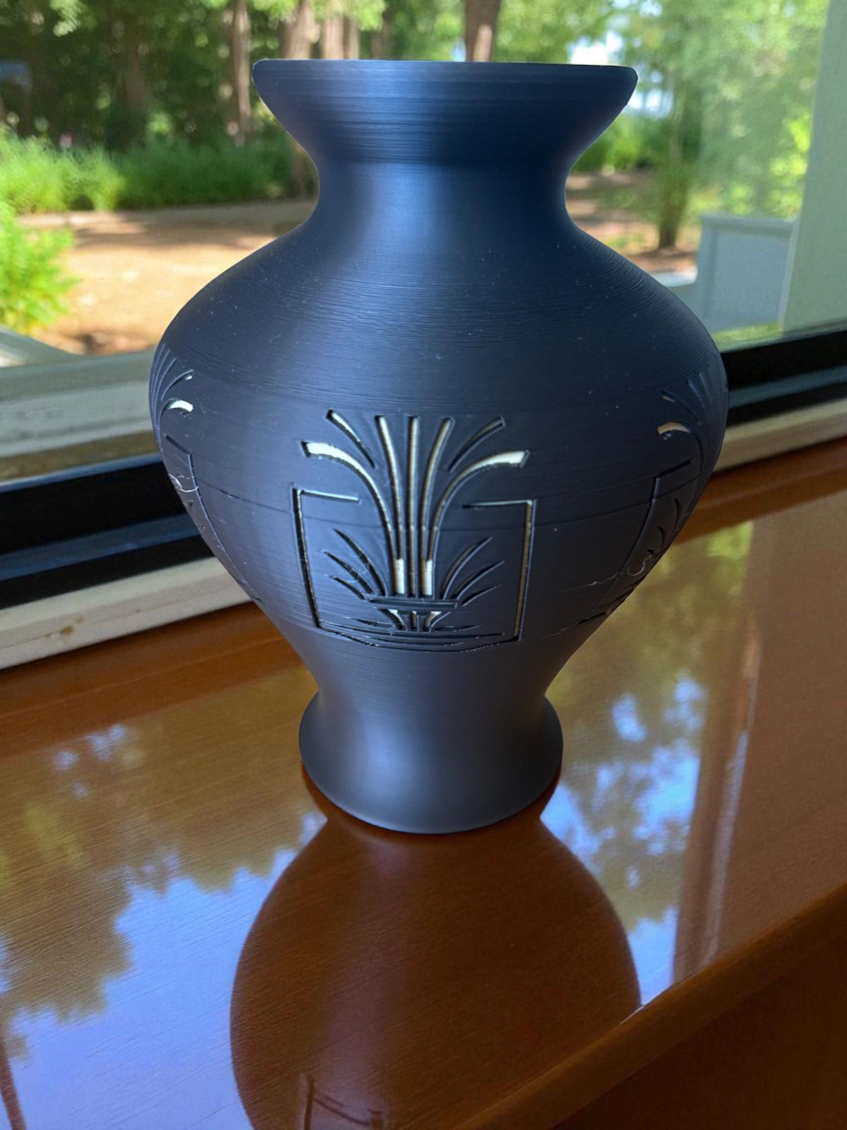 Fountain Vase Art Deco Black Gold Home Decor  Classic Hourglass Vase with Fountain Relief, Elegant Centerpiece for Modern Interiors
